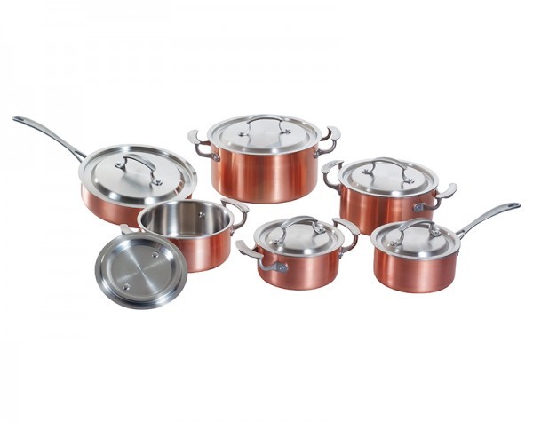 What should I do if there are stains that cannot be removed in the stainless steel pot?